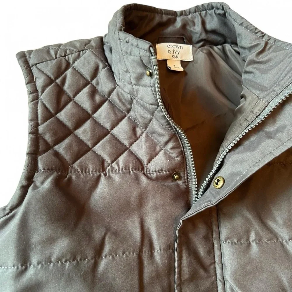 Crown & Ivy Kids Charcoal Gray Puffer Vest – Size Small,